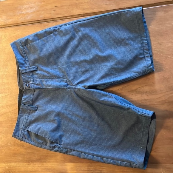 VOLCOM Surf &Turf 2 Way Stretch Shorts Size 28 - Picture 3 of 10